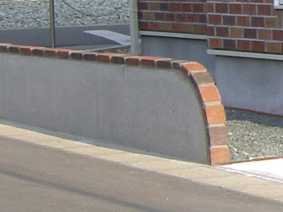 土留とレンガ笠をおしゃれにデザイン